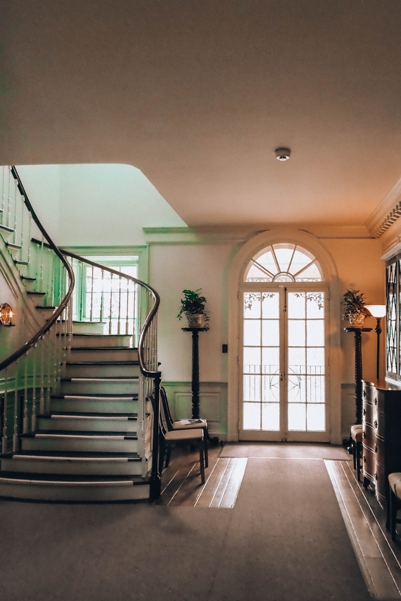Cage d'escalier et hall d'entrée de copropriété